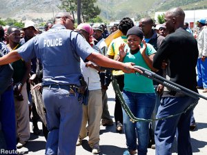 Government calls for peaceful, legal farmworker strikes