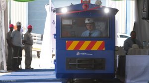 Platinum fuel-cell driven locomotive in platinum mine