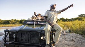 Image of tourists visiting SANparks and Ezemvelo Wildlife 