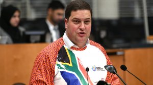 Image of Cape Town Mayor Geordin Hill-Lewis addressing City Council meeting