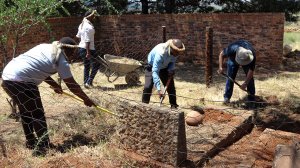 AfriForum and the Zulu Kingdom’s think tank Indonsa Yesizwe cleaning King Dinuzulu kaCetshwayo's gravesite
