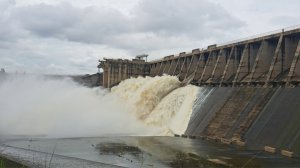 Image of open sluice gates at the Vaal dam