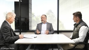 Cementation Africa MD Japie du Plessis (centre), Differential Capital Special Situations Fund Head Mark Salmon (right), and Mining Weekly's Martin Creamer (left).
